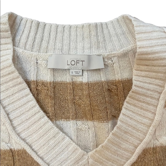 Women’s Loft Tan and White V-Neck Striped Sweater - Size Small - Picture 5 of 6